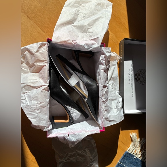 Vince Camuto Hamden Black Leather Slingback Pumps Heels Pointed Patent Cap Toe - Picture 6 of 9